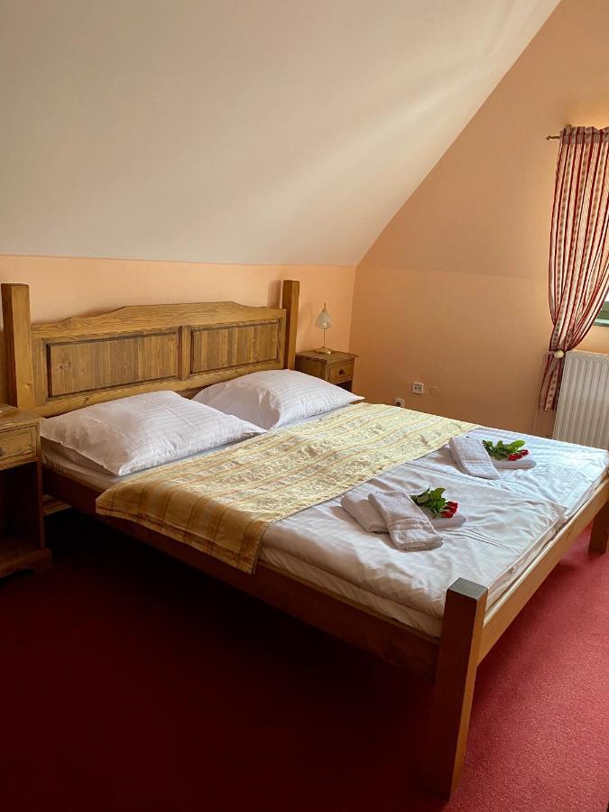 קונטה הורה Hotel Opat מראה חיצוני תמונה